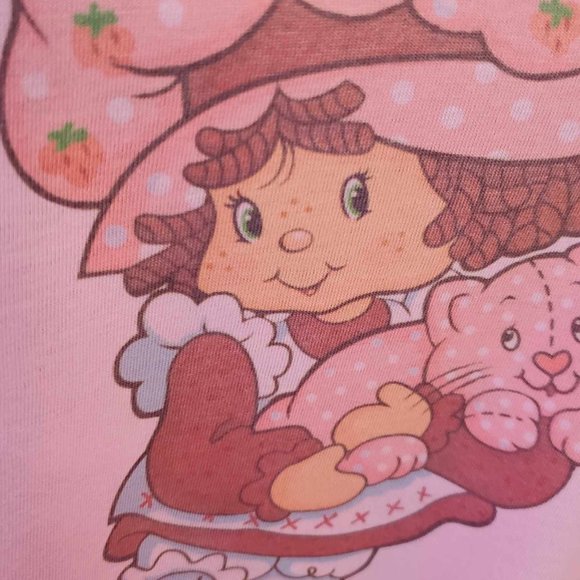 2X Strawberry Shortcake mT-shirt - Picture 2 of 5